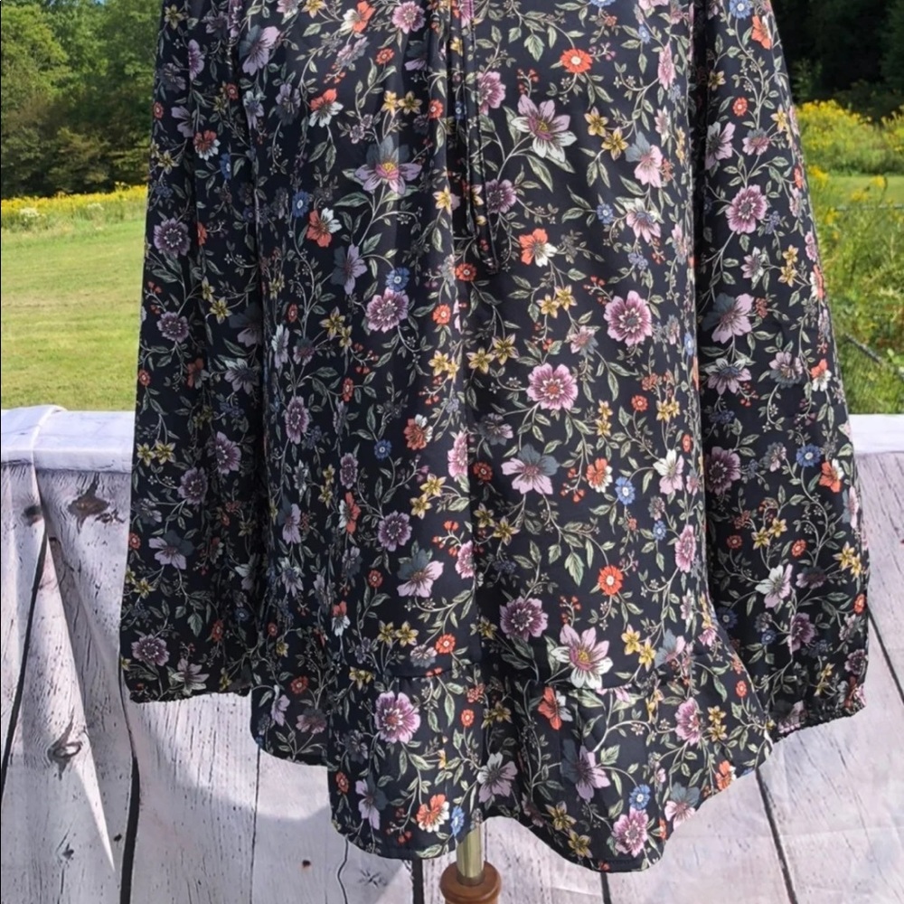 Loft long sleeve Blouse size large NWT